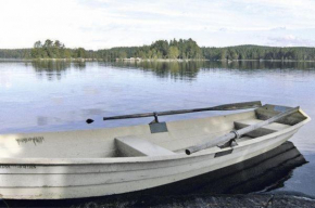 Einfache Holzhütte für das wahre Naturerlebnis am See